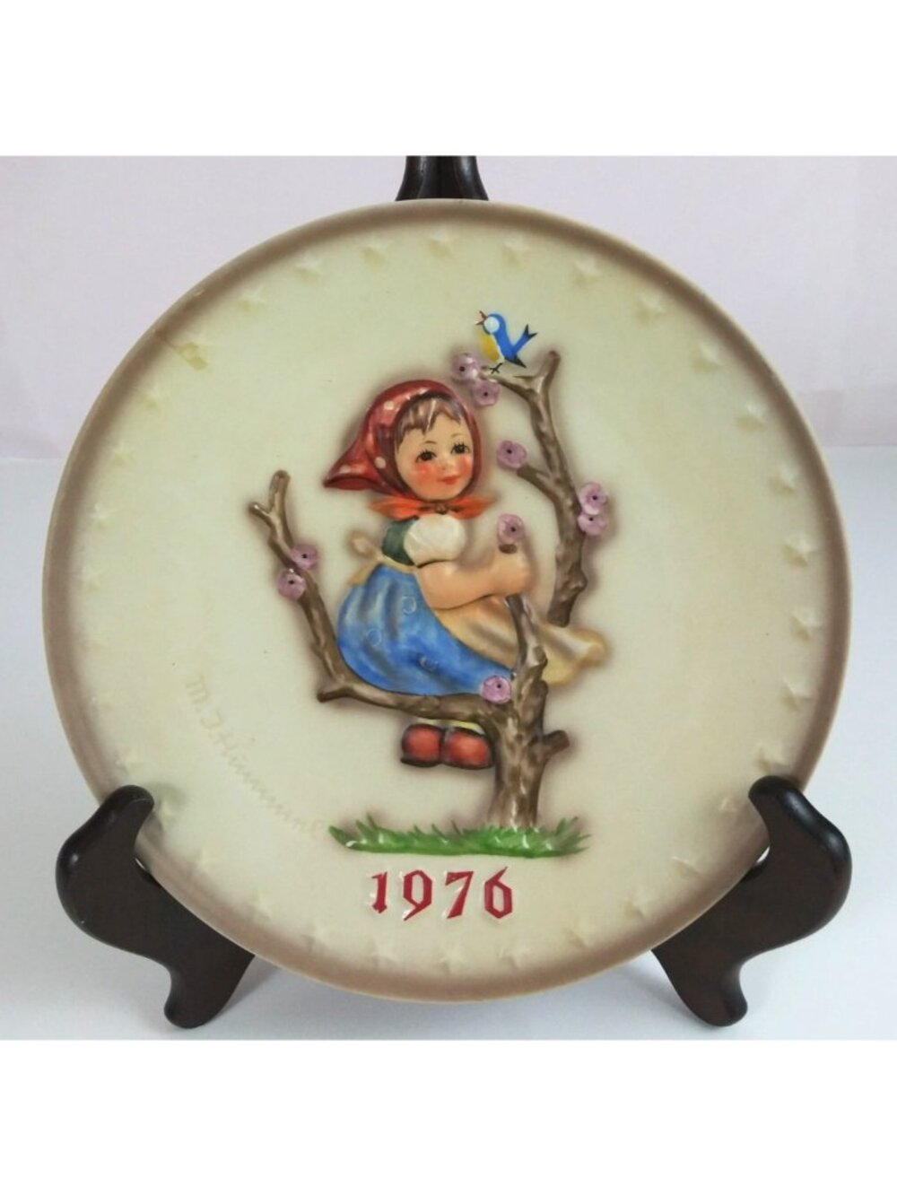 1976 Goebel M.J. Hummel Apple Tree Girl 7.5" Decorative Collectors Plate #HUM269